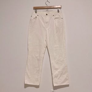 Woman’s White Strait Legged Jeans Size 8